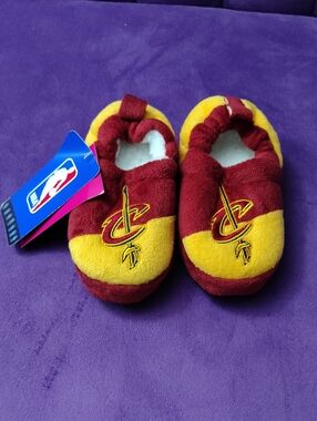 NBA Cleveland Cavaliers Infant Plush Slippers - Maroon & Yellow
